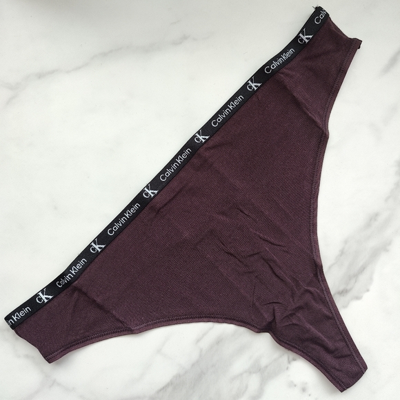 NWOT CALVIN KLEIN 1996 COTTON STRETCH MODERN THONG PANTY IN POWER PLUM SIZE EXTR - Picture 1 of 3